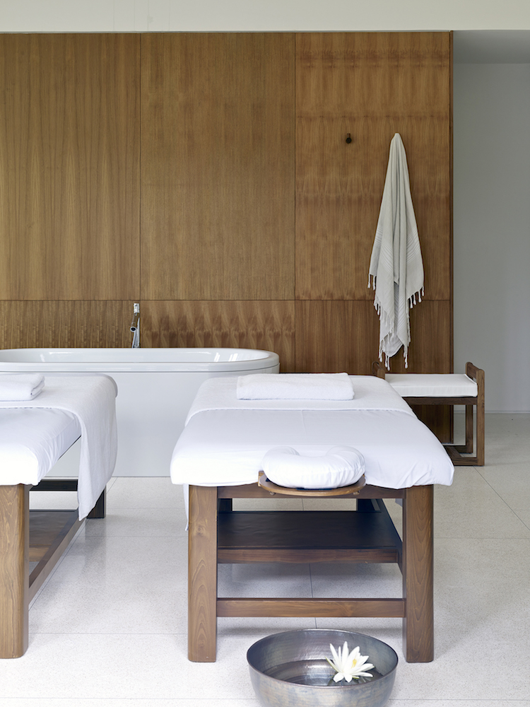 Arnalaya Beach House – Spa massage bed