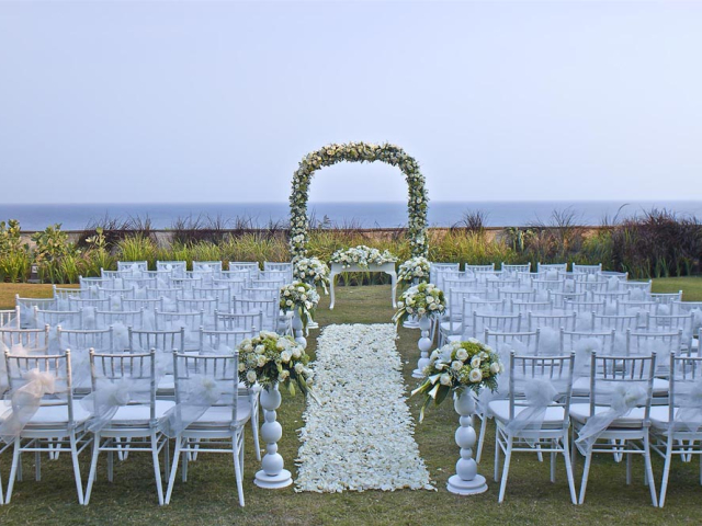 Ritz-Carlton Bali Wedding – Set Up – Cliff Lawn 1