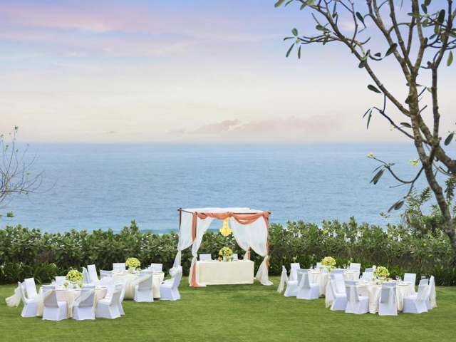 Ritz-Carlton Bali Wedding – Set Up – Pool